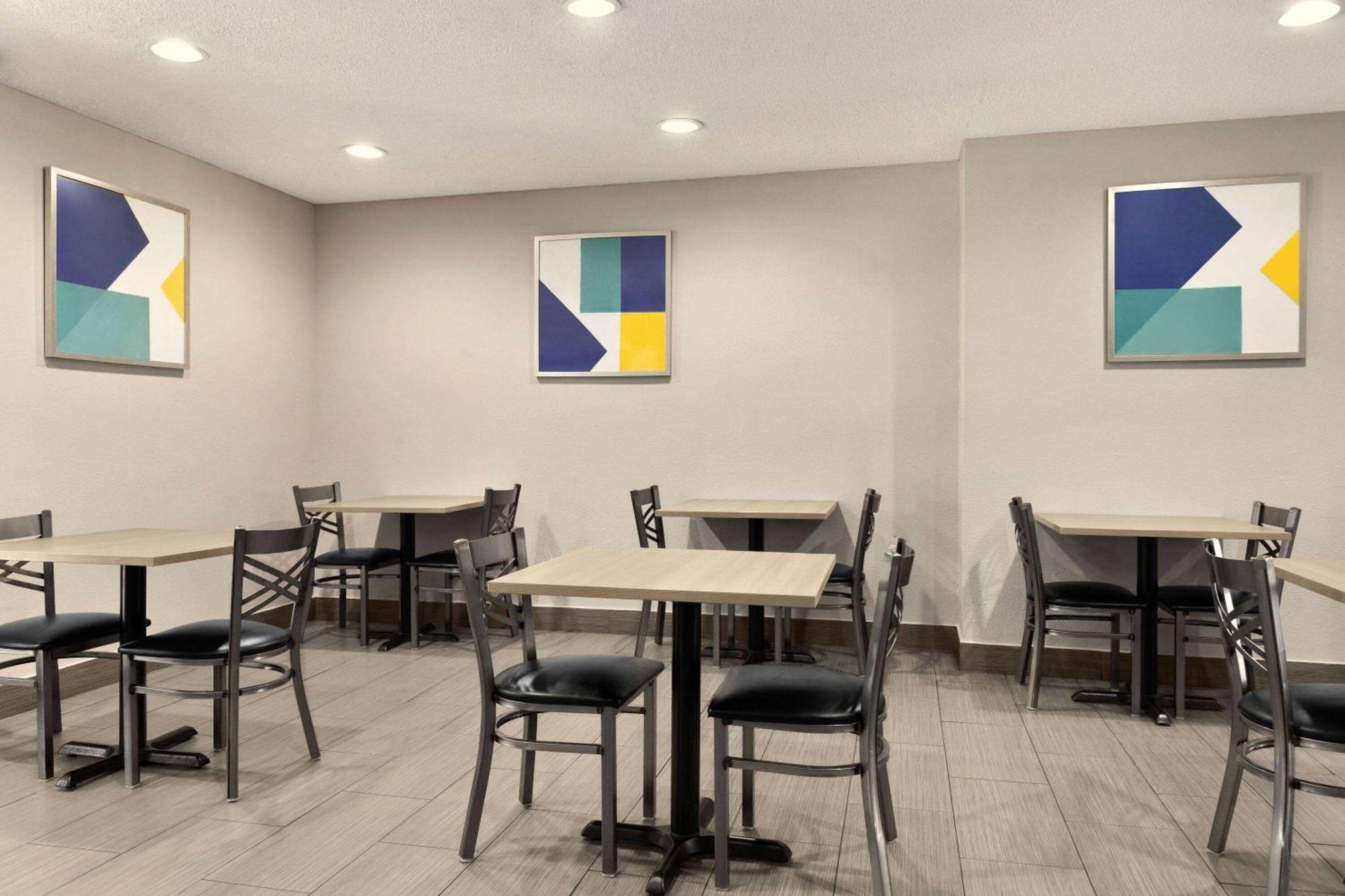 Microtel Inn & Suites By Wyndham Florence/Cincinnati Airpo Exterior foto